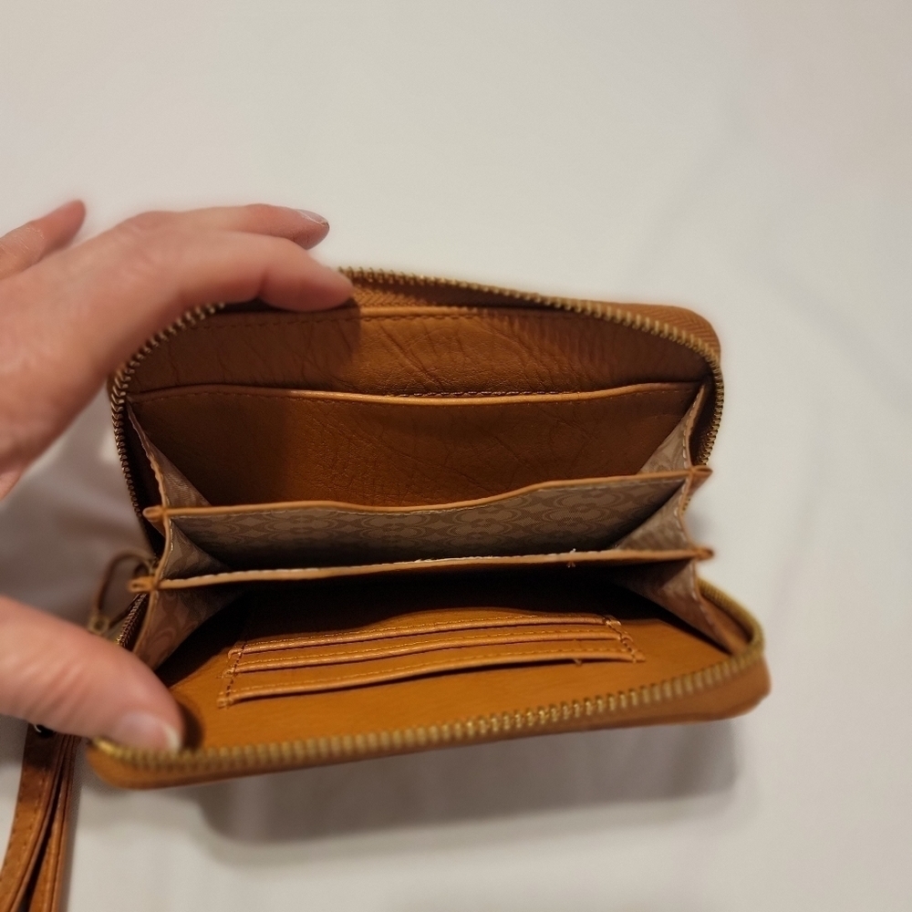 NWOT Faux Leather Wristlet - Picture 3 of 7